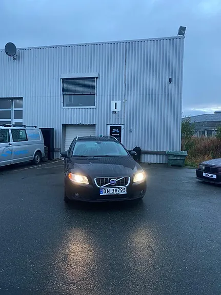 Volvo V70 2010 photo 2