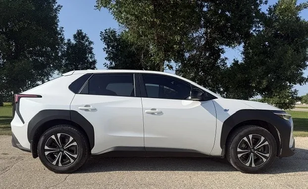 Subaru Solterra 2023 photo 3