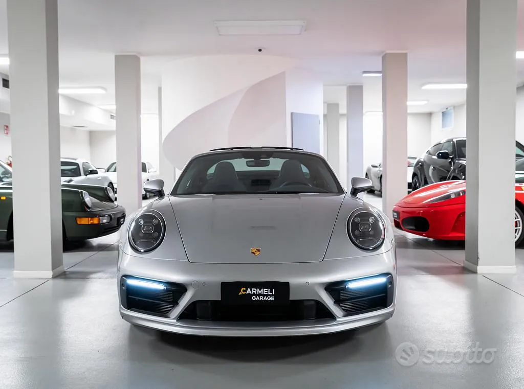 Porsche 911 2023 photo 2