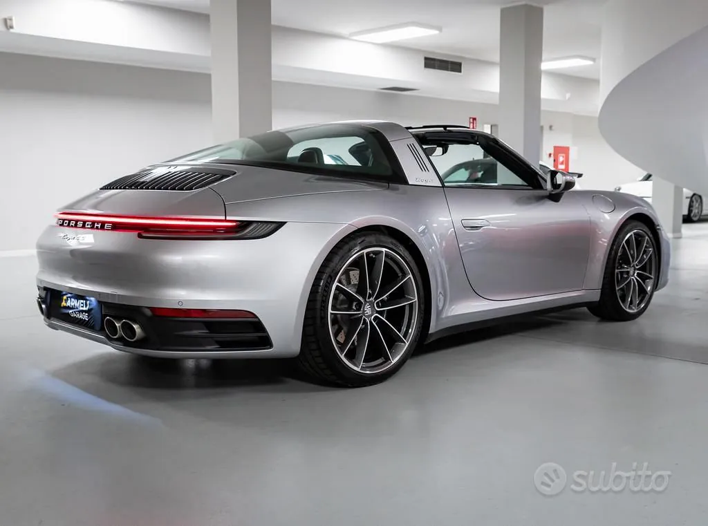 Porsche 911 2023 photo 4