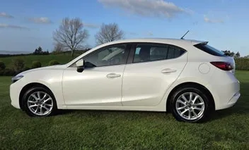 Mazda 3 2018 photo 2