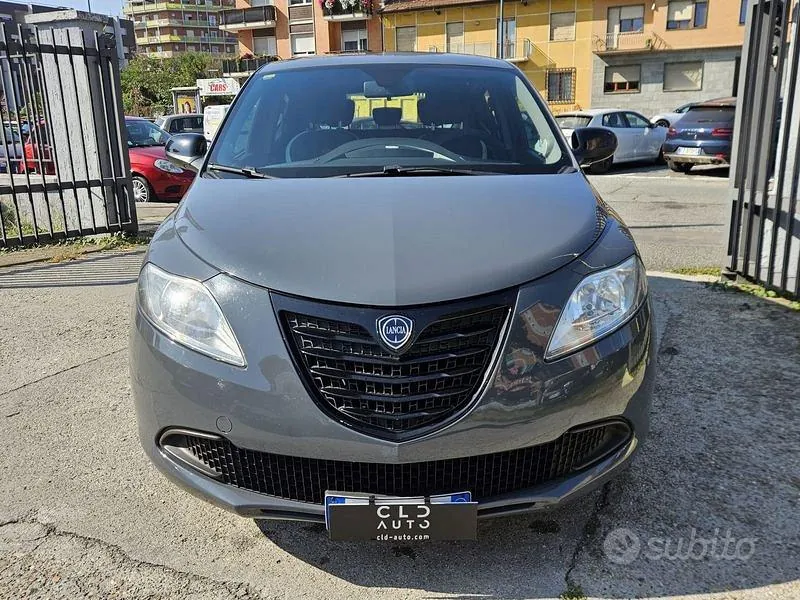 Lancia Ypsilon 2015 photo 2