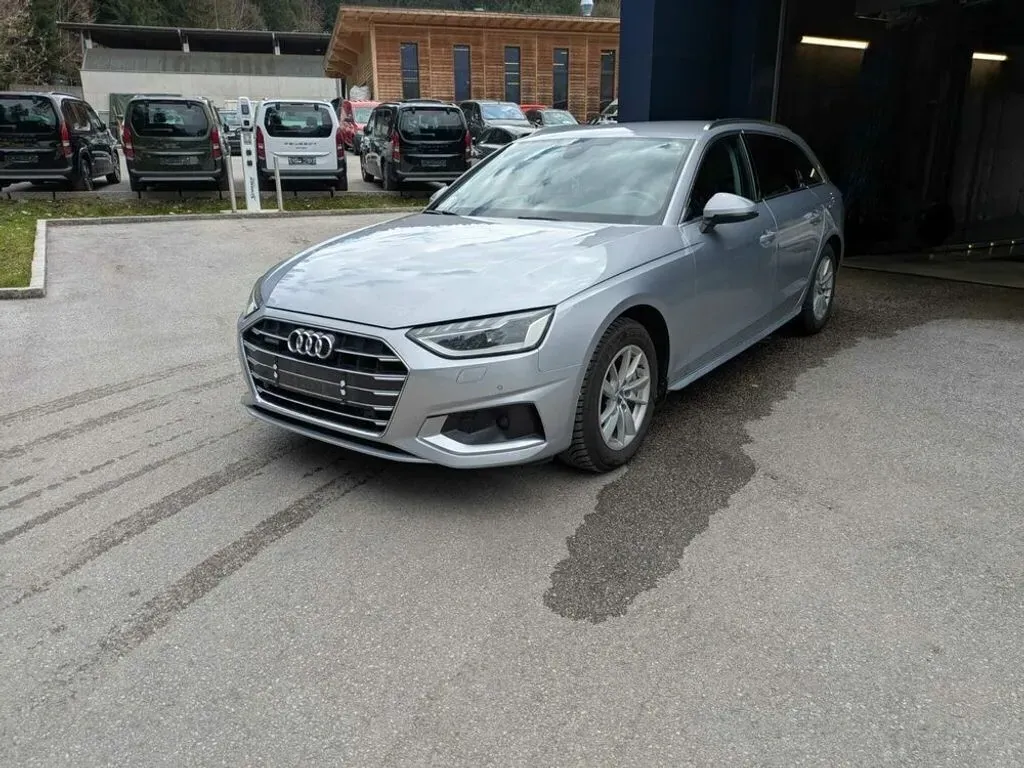 Audi A4 2019 photo 2