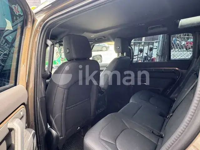 Land Rover Defender 2026 photo 2