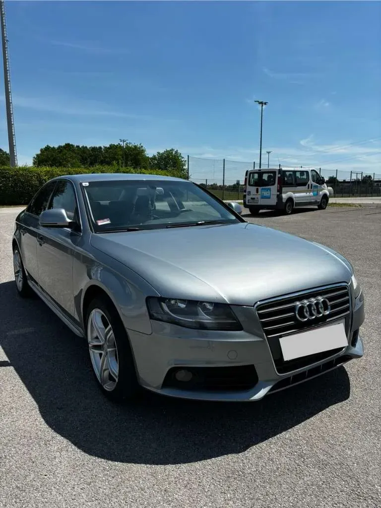 Audi A4 2009 photo 2