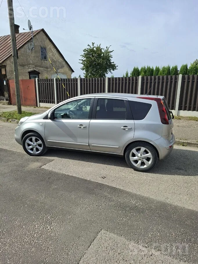 Nissan Note 2010 photo 5