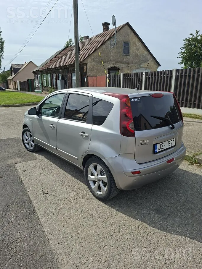 Nissan Note 2010 photo 4