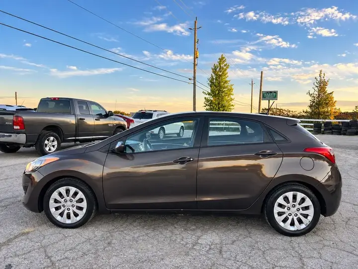 Hyundai Elantra Gt 2016 photo 3