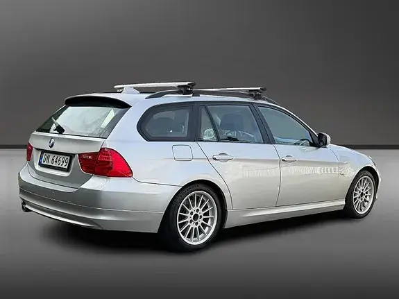 BMW 320D 2009 photo 2