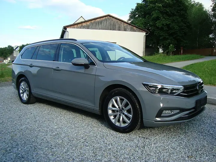Volkswagen Passat Variant 2022 photo 2