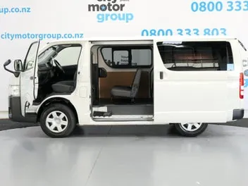 Toyota Hiace 2020 photo 4