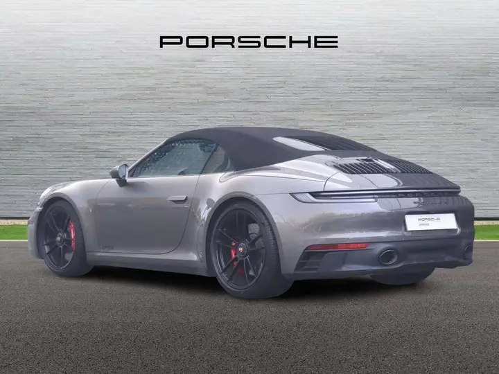 Porsche 911 2023 photo 2