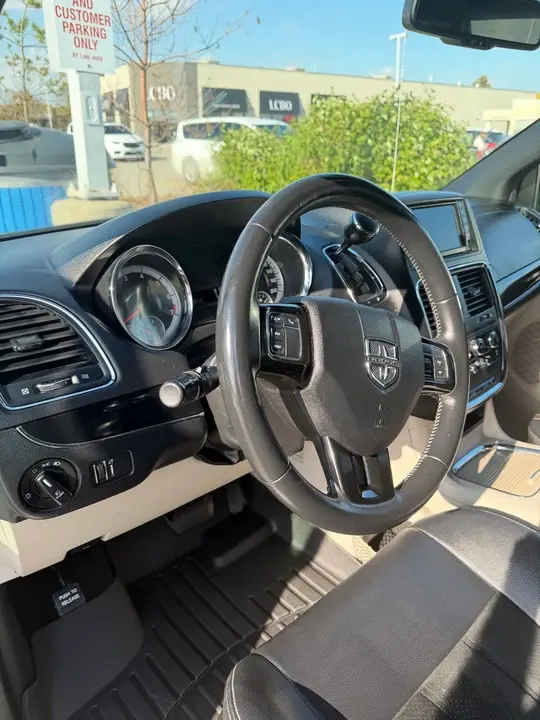 Dodge Grand Caravan 2017 photo 3