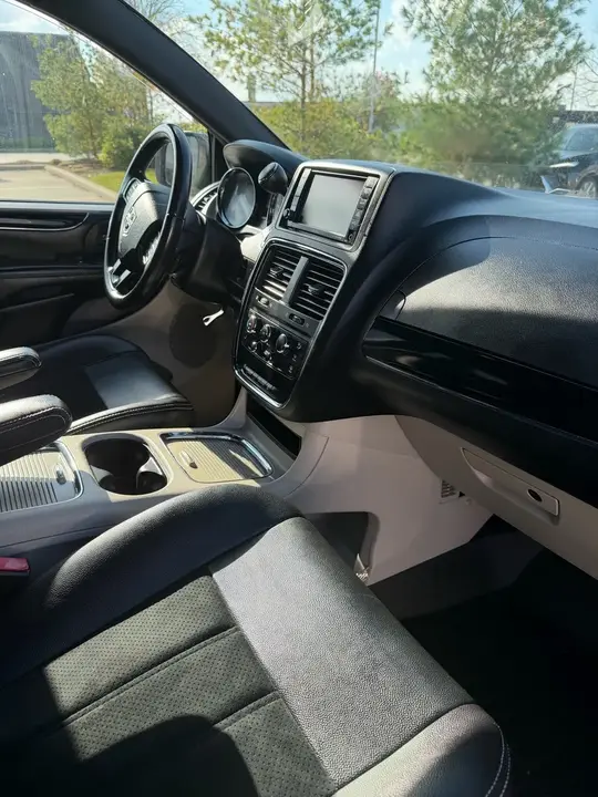 Dodge Grand Caravan 2017 photo 4
