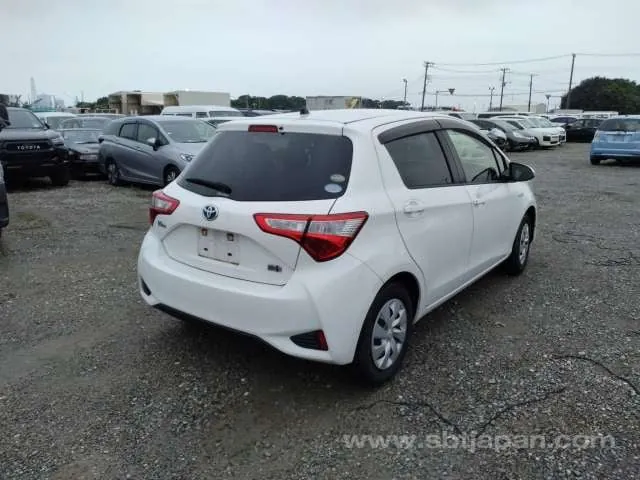 Toyota Vitz 2019 photo 4
