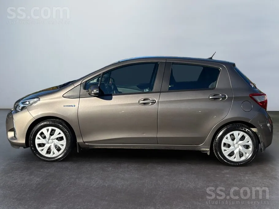 Toyota Yaris Hybrid 2018 photo 2