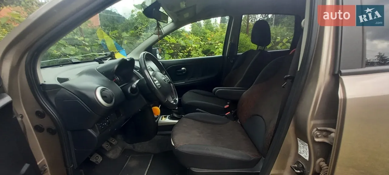 Nissan Note 2010 photo 5