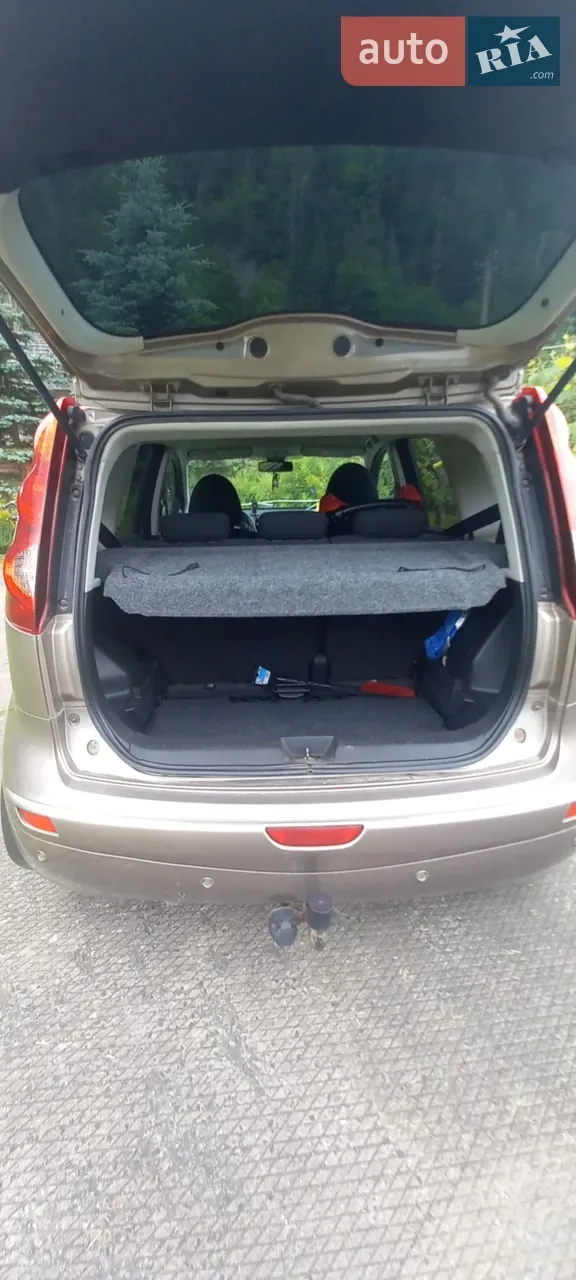 Nissan Note 2010 photo 4