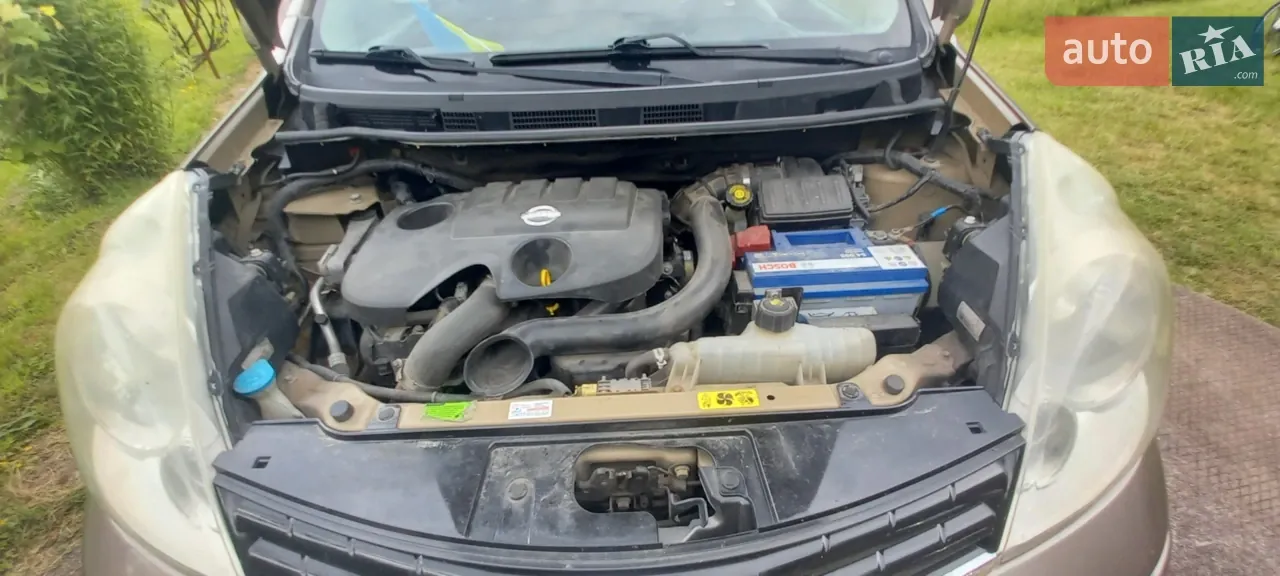 Nissan Note 2010 photo 2