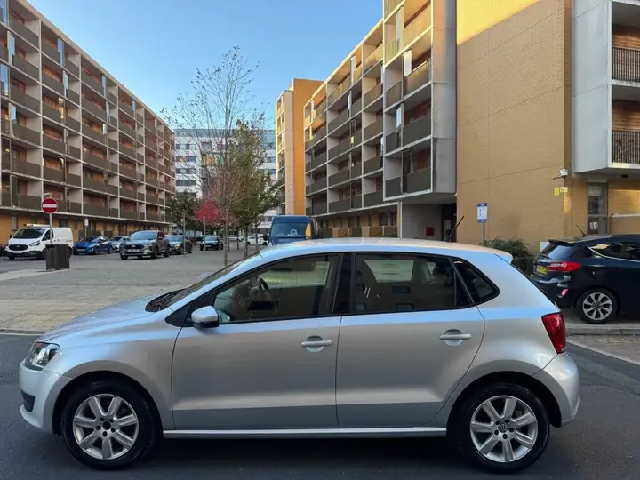 Volkswagen Polo 2011 photo 2