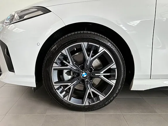 BMW 120 2026 photo 4