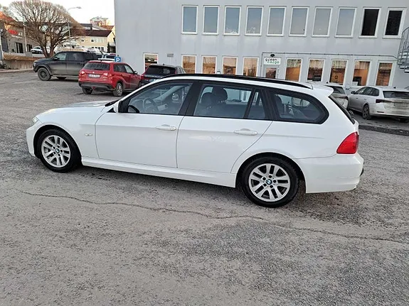 BMW 318D 2012 photo 3