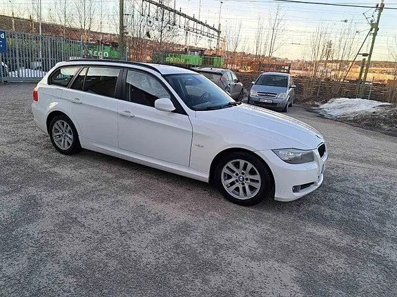 BMW 318D 2012 photo 2