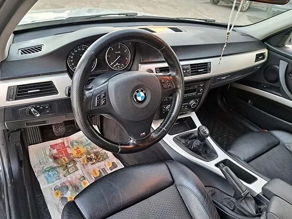BMW 318D 2012 photo 4