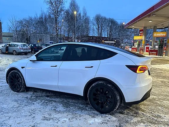 Tesla Model Y 2022 photo 3
