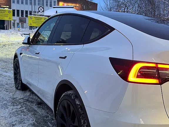 Tesla Model Y 2022 photo 5