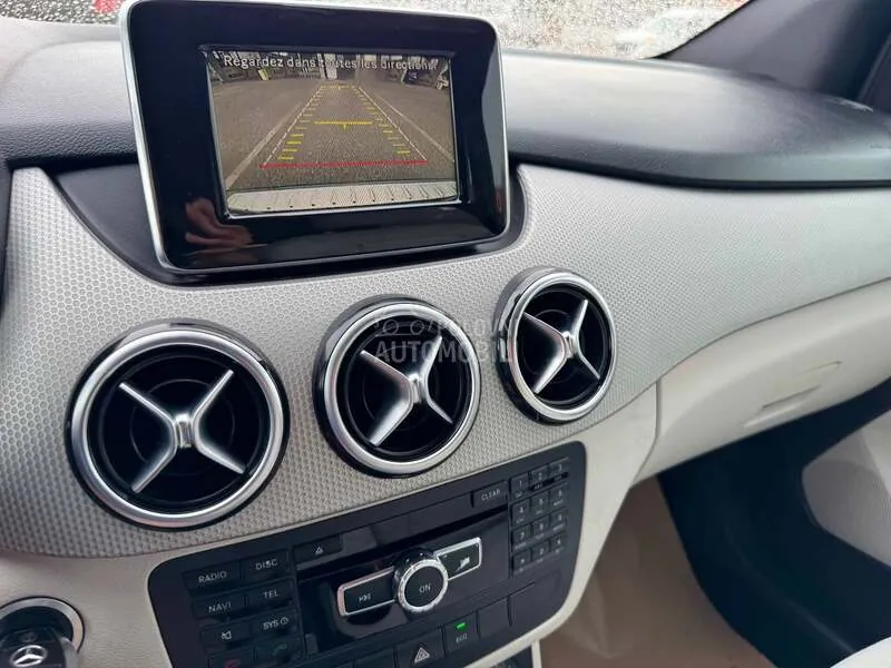 Mercedes-Benz B180 2012 photo 3