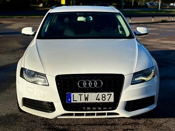 Audi A4 2012 photo 2