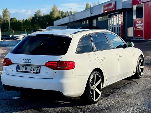 Audi A4 2012 photo 4