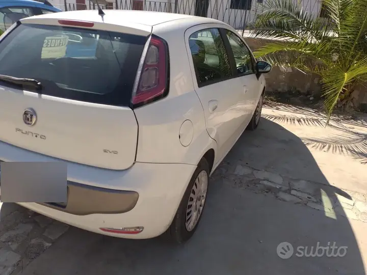 Fiat Punto Evo 2011 photo 2