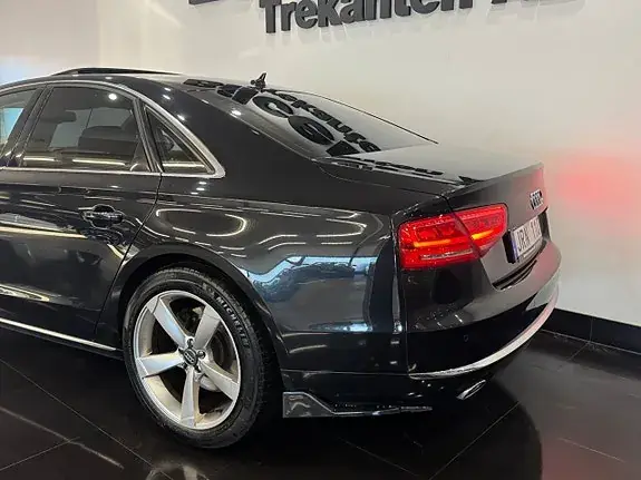 Audi A8 2010 photo 5