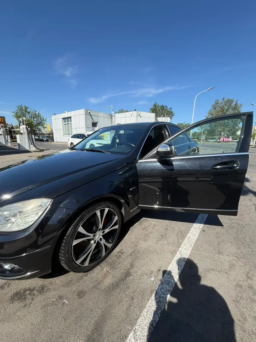 Mercedes-Benz C-Class 2008 photo 2