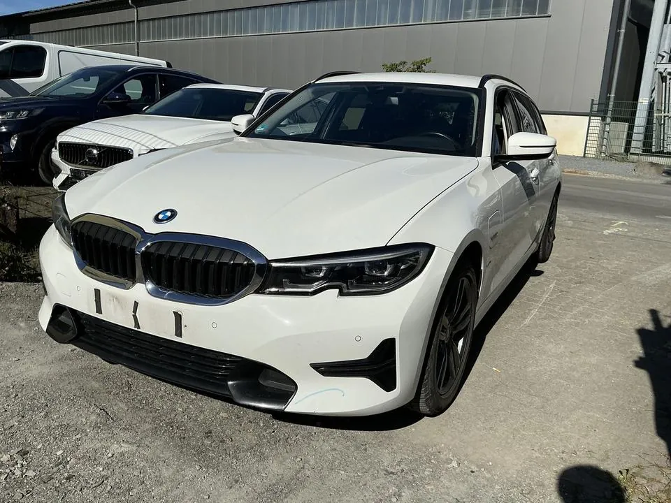 BMW 330E