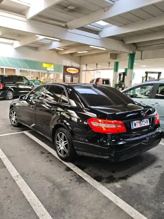 Mercedes-Benz E-Class 2010 photo 2