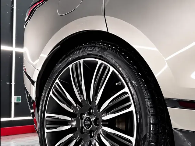 Land Rover Range Rover Velar 2019 photo 2