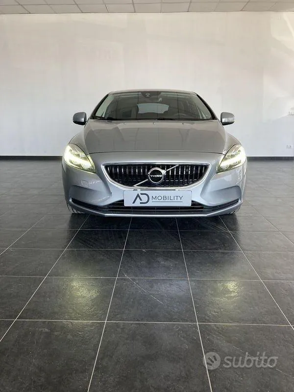 Volvo V40 2019 photo 2