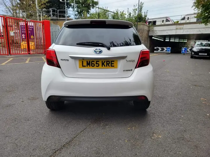 Toyota Yaris 2015 photo 5