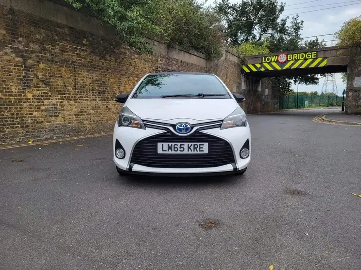 Toyota Yaris 2015 photo 3