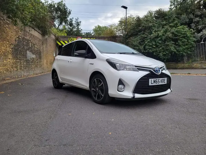 Toyota Yaris 2015 photo 2