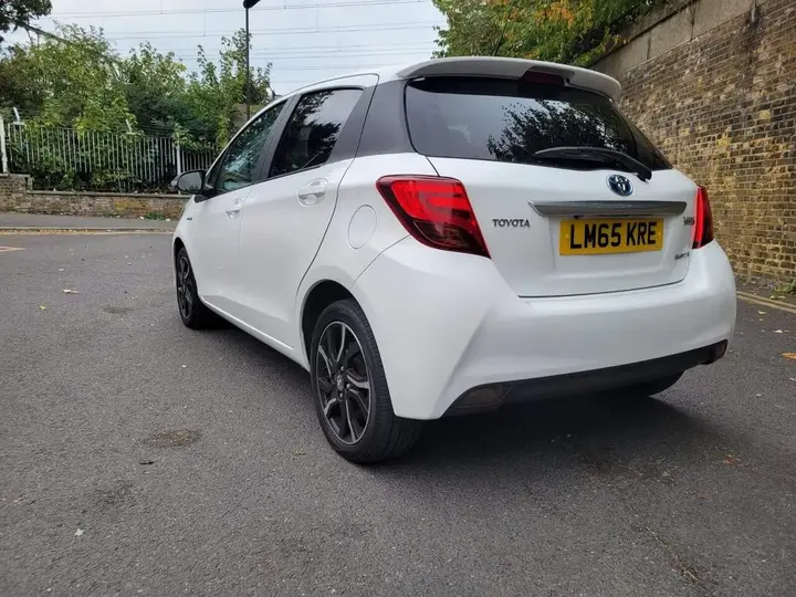 Toyota Yaris 2015 photo 4