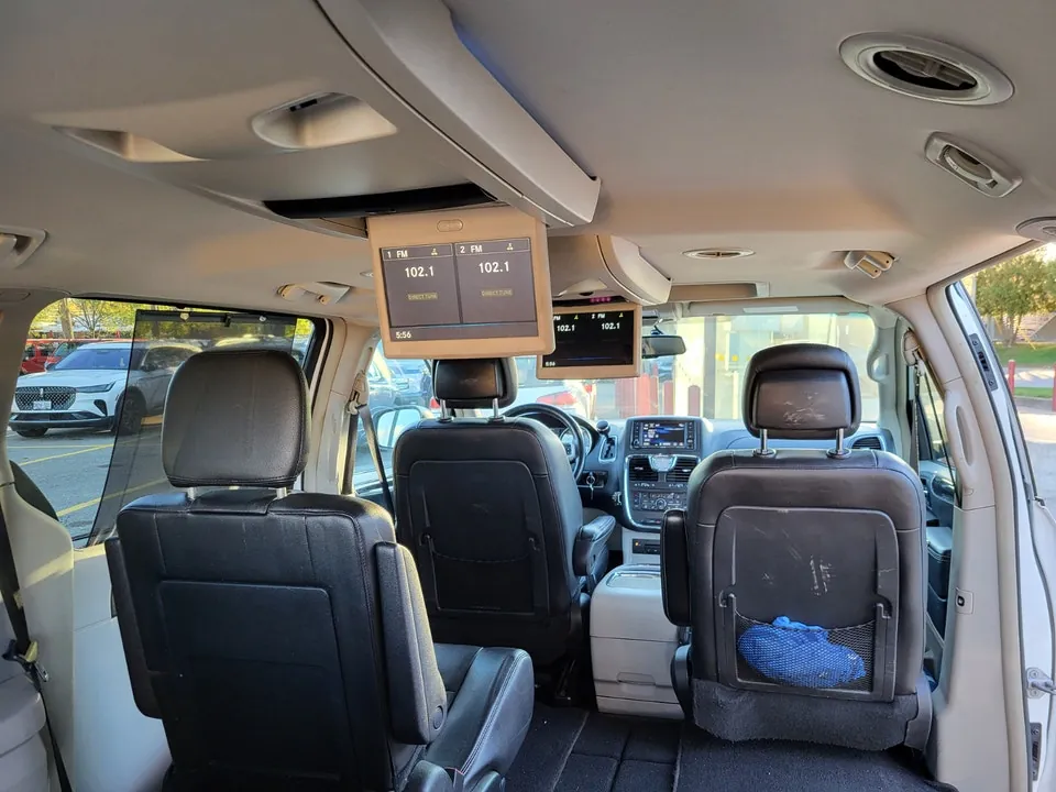 Chrysler Town & Country 2016 photo 5