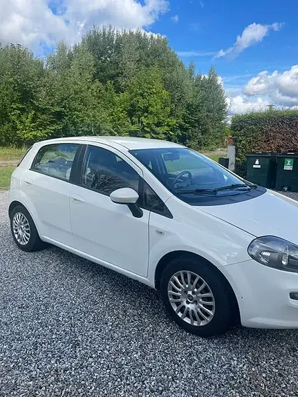 Fiat Punto 2012 photo 2