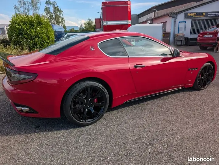 Maserati Granturismo 2011 photo 2