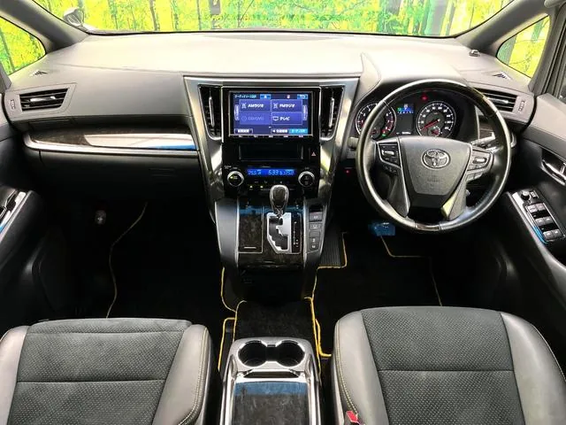 Toyota Vellfire 2016 photo 2