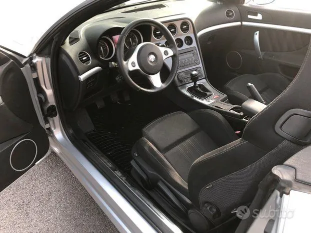 Alfa Romeo Spider 2009 photo 4