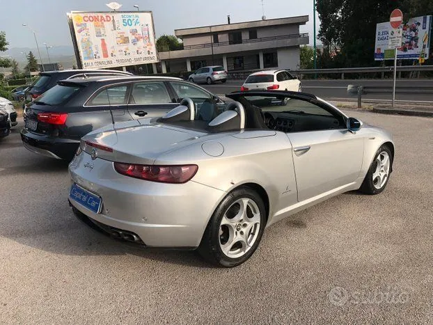 Alfa Romeo Spider 2009 photo 2